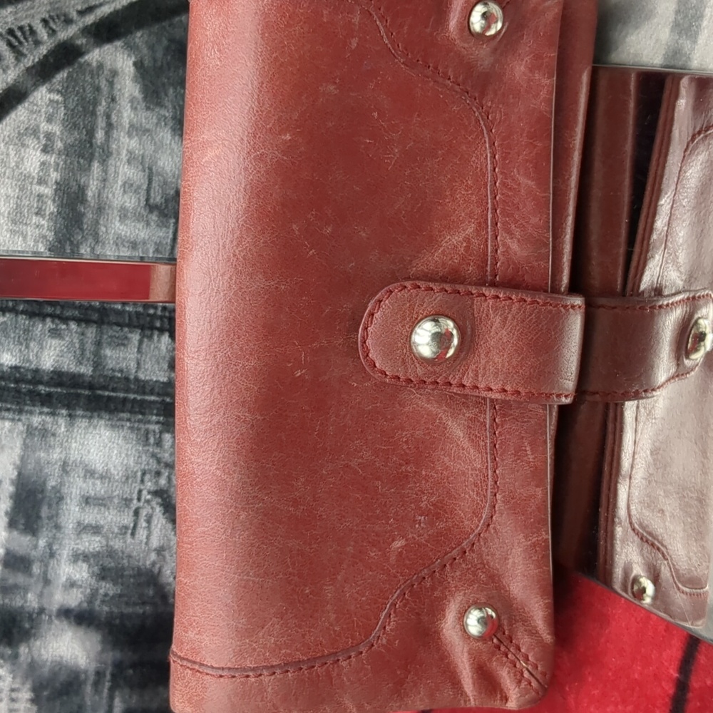 Tano Red Distressed Wallet - Picture 2 of 11